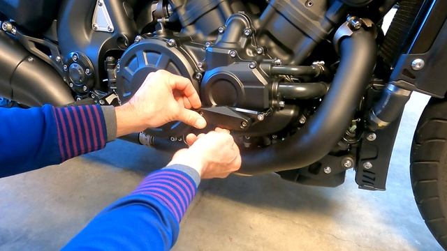 How to Install Engine Sliders on a Yamaha VMAX 1700 смотреть онлайн