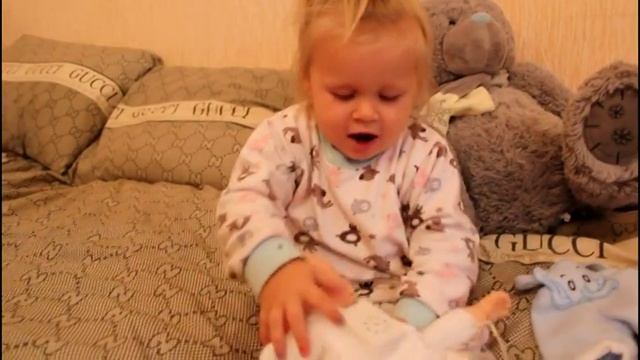 Подарки от папы Лялька Эмили Барби и швейная машинка Video for kids A lot ot gifts смотреть онлайн