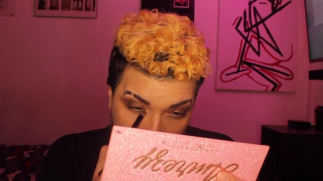 "Positions" Album Inspired Makeup смотреть онлайн