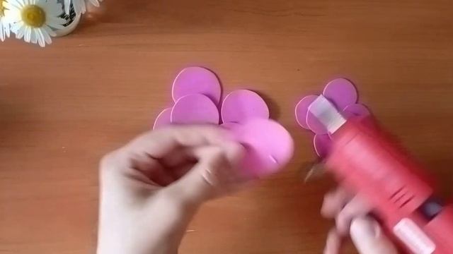 Очень простой цветок из кружочков фоамирана / своими руками / diy / flowers from foamiran смотреть онлайн