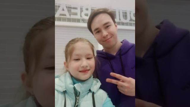 На открытие мутика Dolche Milk встретила много известных лайкеров и свою любимую @anastasia kosh ? смотреть онлайн
