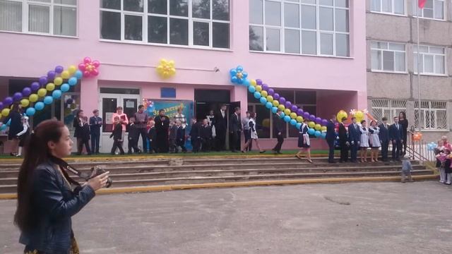 1 сентября 2017 - выход выпускников и первоклассников смотреть онлайн