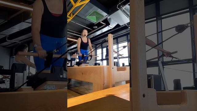 Pilates Reformer with pole. Full Body Workout. Intermediate. | Реформер Пилатес с шестом. Тренировк смотреть онлайн