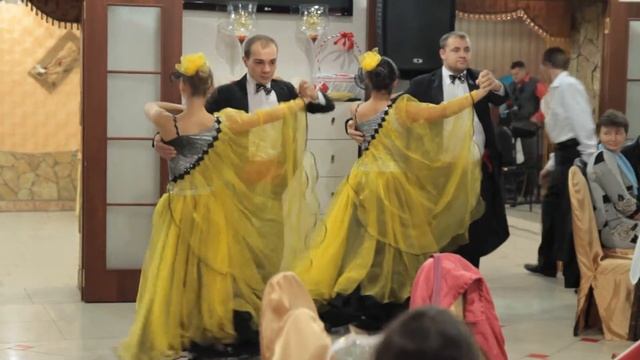 Танцевальный микс смотреть онлайн