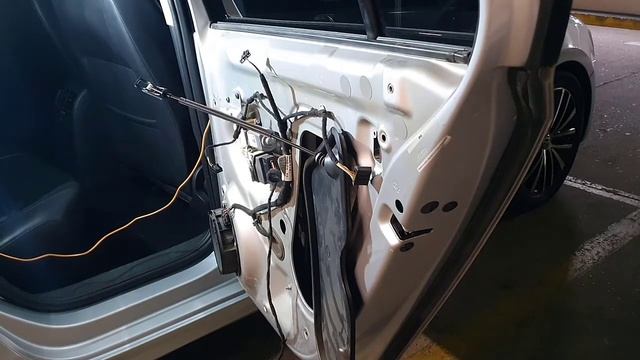VW jetta / Vento MK6 Reemplazando Cerradura Puerta Trasera / Replacing Rear Door Actuator смотреть онлайн