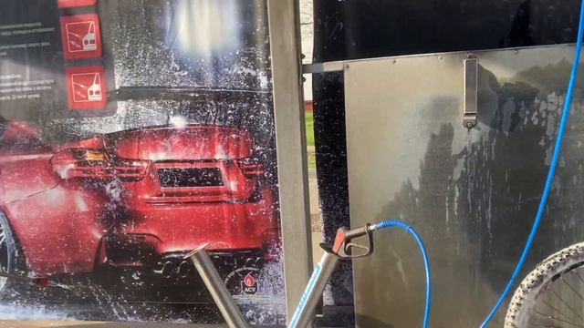 КАК ПОМЫТЬ ВЕЛОСИПЕД НА АВТОМОЙКЕ смотреть онлайн