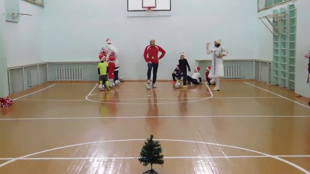 Дед Мороз и Снегурочка путешествие в Молодежный к Ю5 смотреть онлайн