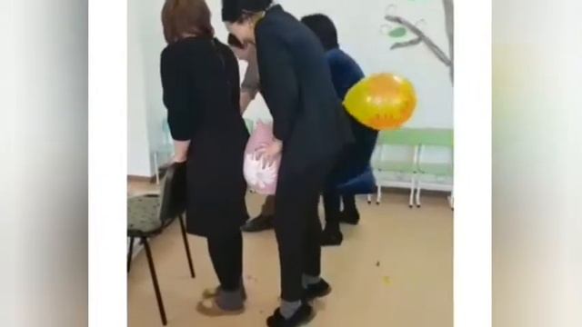 А ещё говорят, что женские корпоративы скучные ? смотреть онлайн