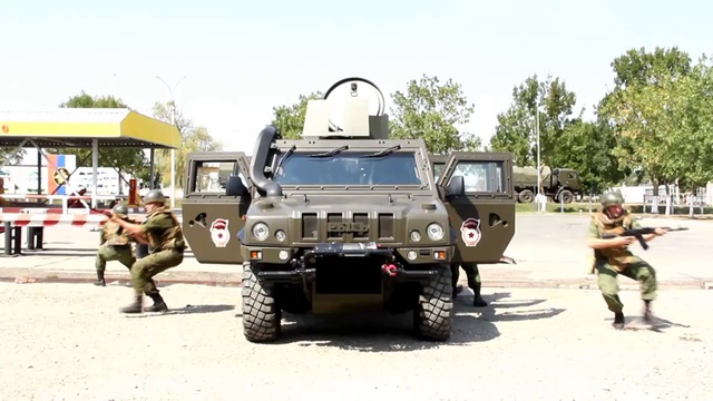 Высадка из бронемашины "Рысь" смотреть онлайн