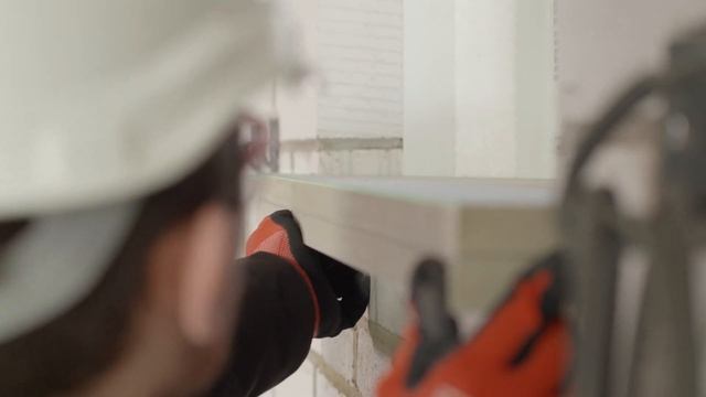 MILWAUKEE® M12™ Green 360° 3 Plane Laser - Testimonial смотреть онлайн
