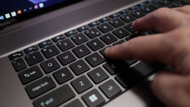 MSI Creator Z17 Review - Performance Laptop for All Kinds of Creators смотреть онлайн
