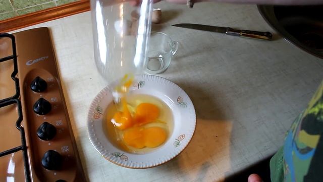 Как отделить ЖЕЛТОК от БЕЛКА. Очень СМЕШНО. Смотри до конца! смотреть онлайн