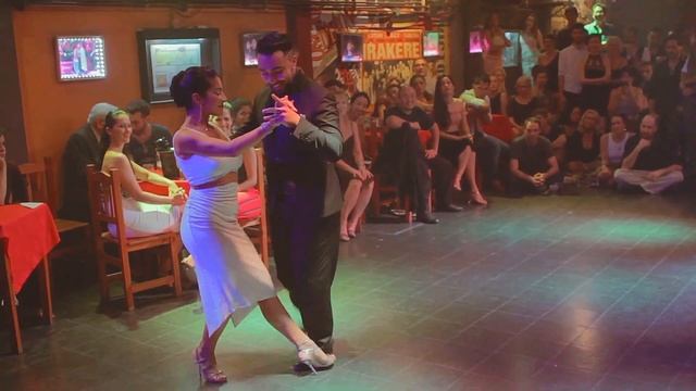 Clarisa Aragón & Jonathan Saavedra Dancing Tango Vals at Milonga a La Parilla, Buenos Aires, 2020 смотреть онлайн