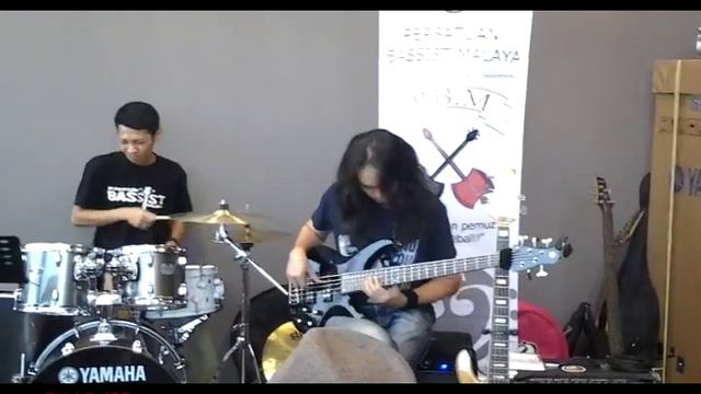YAMAHA TRBX305 -FLY BASSMAN ~ #BASS SOLO смотреть онлайн