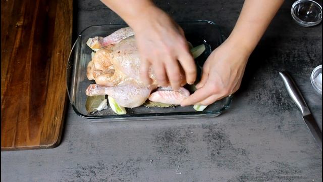 Без маринада, только соль и перец. КУРИЦА, запеченная ЦЕЛИКОМ в духовке #курицавдуховке