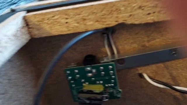 Vox Valvetronix VT20X mod fix ground noise & crappy wall wart power. смотреть онлайн