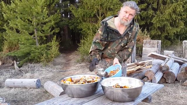 Самый простой способ измельчить кухонные отходы для кормления червя в вермифабрике смотреть онлайн