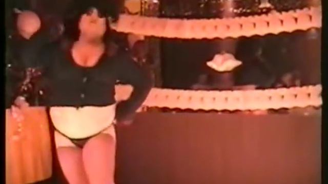 Tammy Faye Impersonating Cherri Baum At Drag Show смотреть онлайн