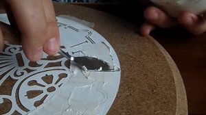 Как сделать циферблат часов с помощью трафарета