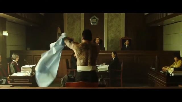 The Gangster The Cop The Devil | Boss Tattoo scene смотреть онлайн