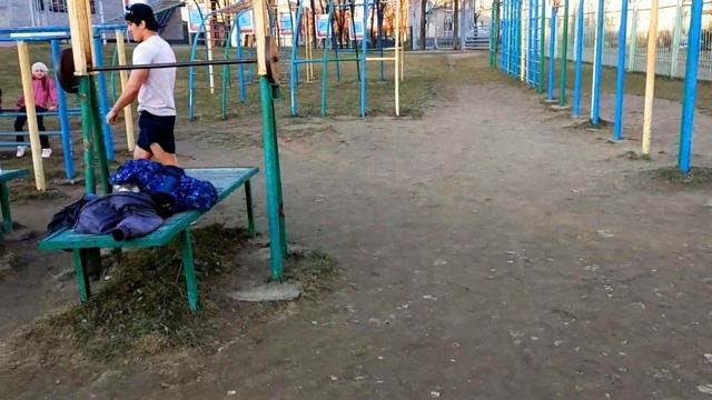 Как тренировать руки на улице?