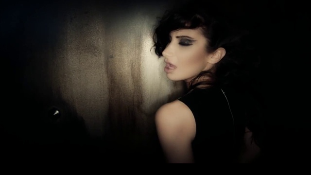 Irem Derici - Zorun Ne Sevgilim (prevod)