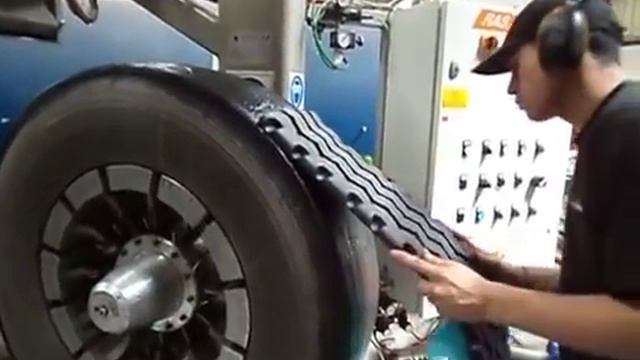 Как переделывают старые шины смотреть онлайн