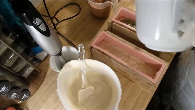 Making Coconut Lime Verbena Cold Process Soap смотреть онлайн