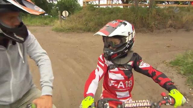Der Landreporter trainiert mit den jungen Talenten auf der Motocross Übungsanlage Lehmbeck смотреть онлайн