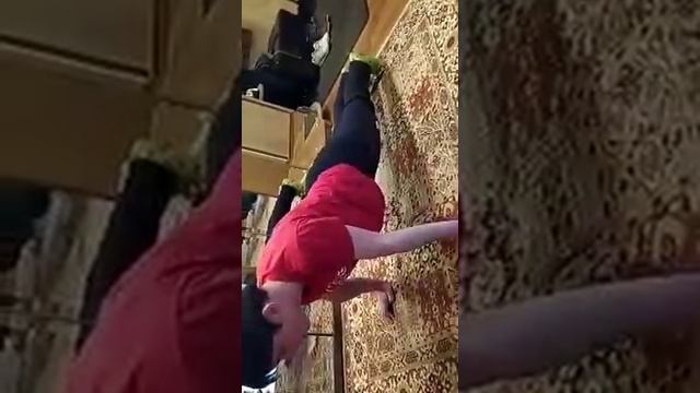 170 отжиманий от пола за один подход смотреть онлайн