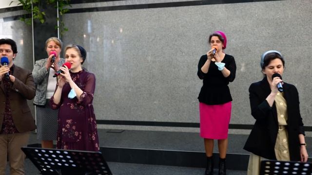 Отче там на кресте Ты отдал мне жизнь Свою. Групповое пениe смотреть онлайн