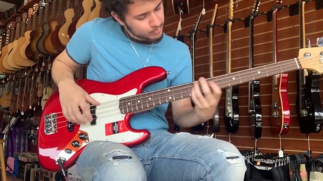 Fender American Professional Jazz Bass in Red смотреть онлайн