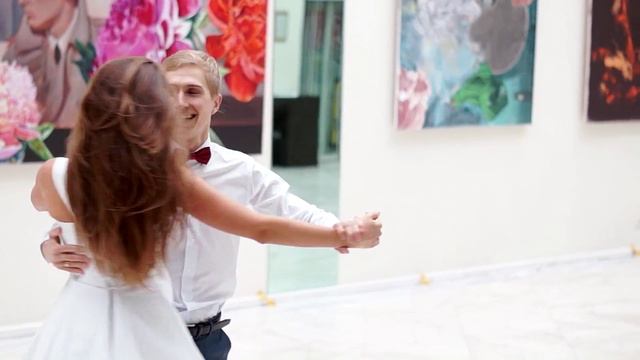 Необычный первый танец молодоженов смотреть онлайн