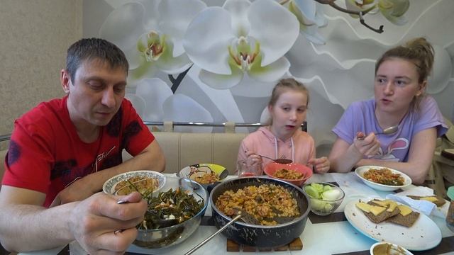 МУКБАНГ НАСТЮ ПРЕТ! СРОЧНО неотложку! ПЕРЛОВАЯ КАША с СОСИСКАМИ MUKBANG PEARL PORRIDGE WITH SAUSAGE