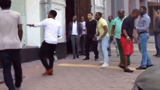 Негры против таджиков в Москва-Баде!!! смотреть онлайн