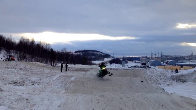 Гонки на снегоходах в Мурманске 23.02. 2014 смотреть онлайн