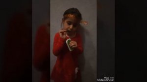 Девочка курит. Смотреть всем!!!