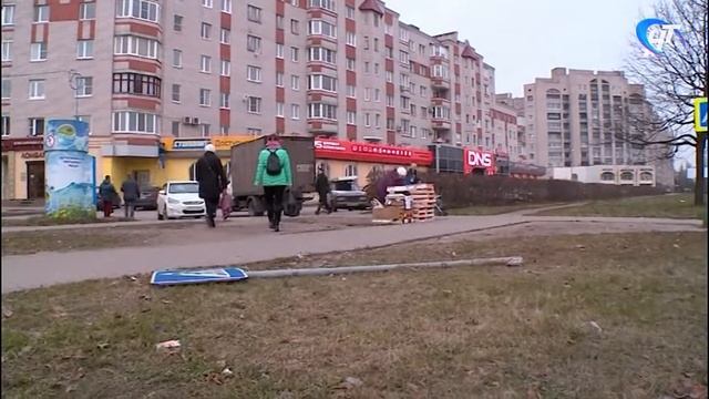 Упавший знак «Пешеходный переход» вернули на место после обращения журналистов смотреть онлайн