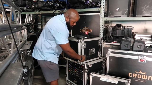 VLOGMAS DAY 2 | TOUR OF AUDIO WORLD смотреть онлайн