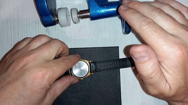 КАК ЗАКРЫТЬ КРЫШКУ ЧАСОВ смотреть онлайн