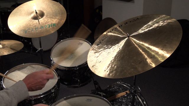 20" Istanbul Agop 1982 Mel Lewis 1926 gr. (Durchmesser 52 cm) смотреть онлайн