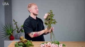 БУКЕТ ИЗ РОЗ СВОИМИ РУКАМИ | МАСТЕР-КЛАСС ПО ФЛОРИСТИКЕ | КАК СОБРАТЬ КРУГЛЫЙ БУКЕТ