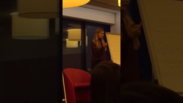 Расширение горизонтов. Жизнь здесь и сейчас. Отрывок семинара. Ведущая Боня Виктория смотреть онлайн