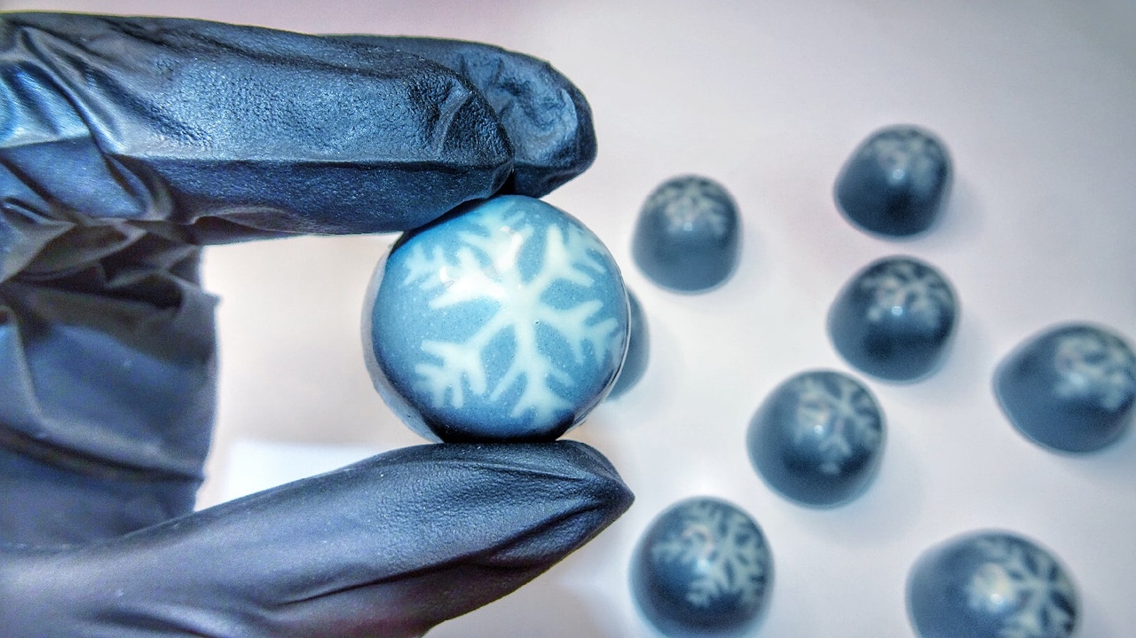 Дизайн корпусных конфет Снежинки смотреть онлайн