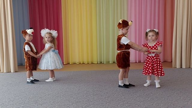 "Мишка с Куклой пляшут полечку" смотреть онлайн