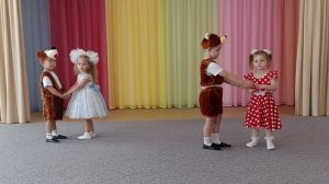 "Мишка с Куклой пляшут полечку"