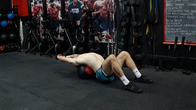 Раскрытие грудного отдела на медболе | Демонстрация смотреть онлайн
