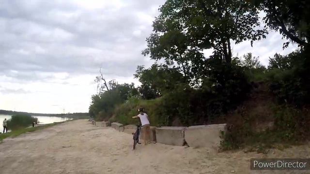 ПОКАТУШКИ НА ДОНЕЦКОЕ МОРЕ / КУПАЕМСЯ / ПОКАТУШКИ НА ВЕЛОСИПЕДАХ . смотреть онлайн