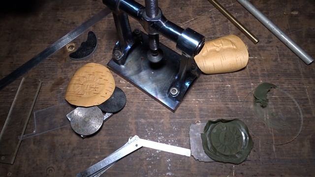 Безделушка из бересты (ёлочная игрушка).Отработка технологии объёмных фигур. смотреть онлайн