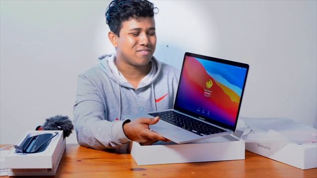 Apple MacBook Pro M1 Unboxing смотреть онлайн